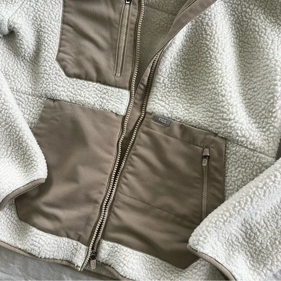 Figs On Shift Sherpa Jacket Cream Fleece Full Zip - Picture 3 of 11